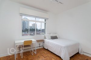 Image 12 - 879543