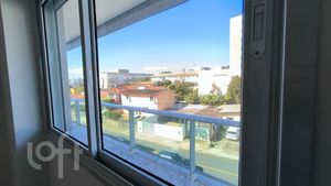 Image 10 - 879544