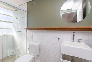 Image 9 - 879546