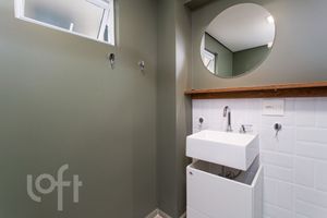 Image 8 - 879546