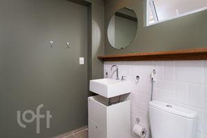Image 6 - 879546
