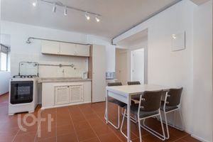 Image 10 - 879547
