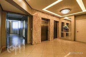 Image 5 - 879552