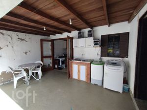 Image 25 - 879554