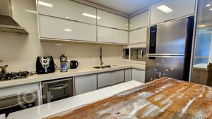 Image 6 - 879555