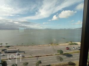 Image 7 - 879558