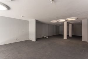 Image 8 - 879559