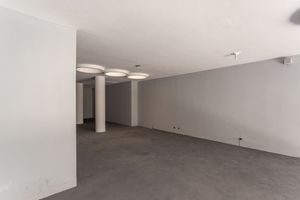 Image 9 - 879559