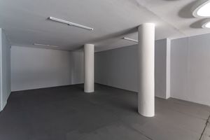 Image 12 - 879559