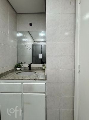Image 13 - 879560