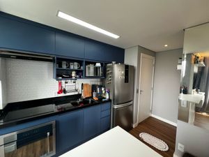 Image 4 - 879562