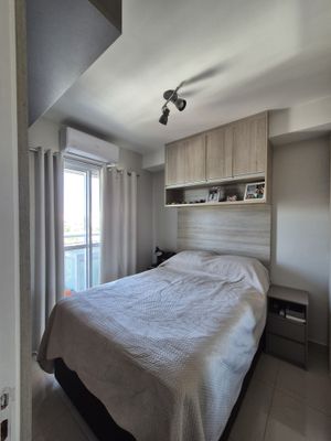 Image 8 - 879566