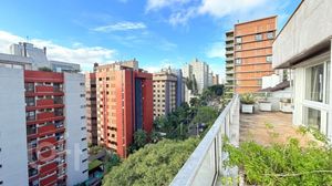 Image 10 - 879567