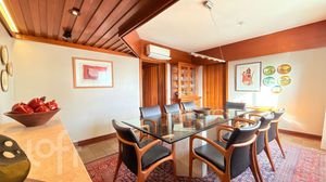 Image 33 - 879567