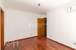 Image 8 - 879579
