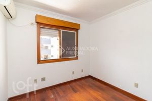 Image 7 - 879579
