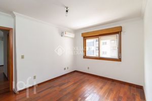 Image 9 - 879579