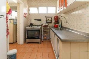 Image 9 - 879580