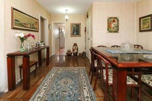 Image 6 - 879580