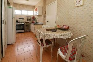 Image 8 - 879580