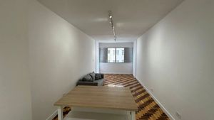 Image 9 - 879585