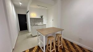 Image 18 - 879585