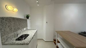 Image 5 - 879585