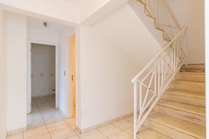 Image 17 - 879612