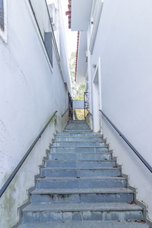 Image 18 - 879612