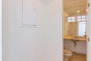 Image 19 - 879612
