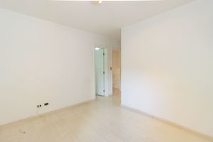Image 32 - 879612