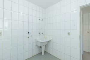 Image 57 - 879612