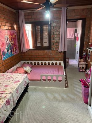 Image 9 - 879624