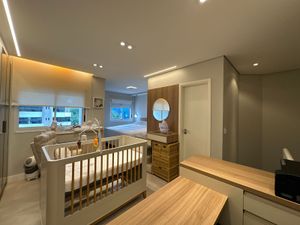 Image 10 - 879669
