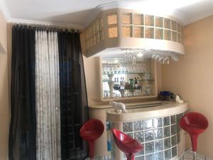 Image 7 - 879672