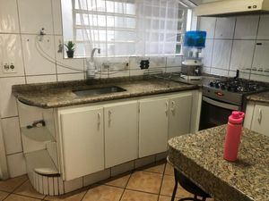 Image 12 - 879672
