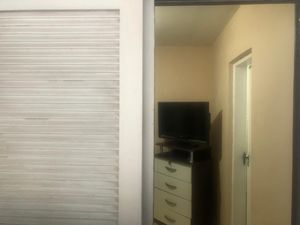 Image 19 - 879672