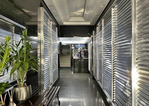 Image 17 - 879673