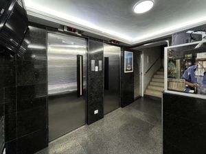 Image 18 - 879673