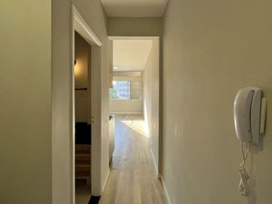 Image 7 - 879673