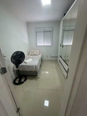 Image 6 - 879674
