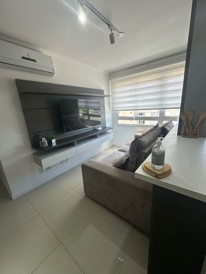 Image 9 - 879674