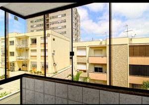 Image 8 - 879679