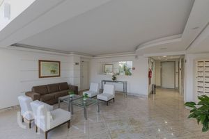Image 17 - 879680