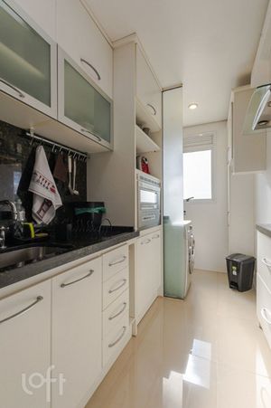 Image 6 - 879680