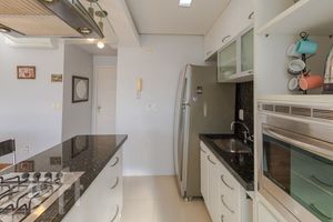 Image 9 - 879680