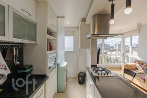 Image 7 - 879680
