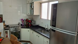 Image 6 - 879681