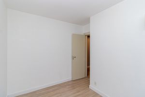 Image 13 - 879683