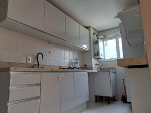 Image 7 - 879683